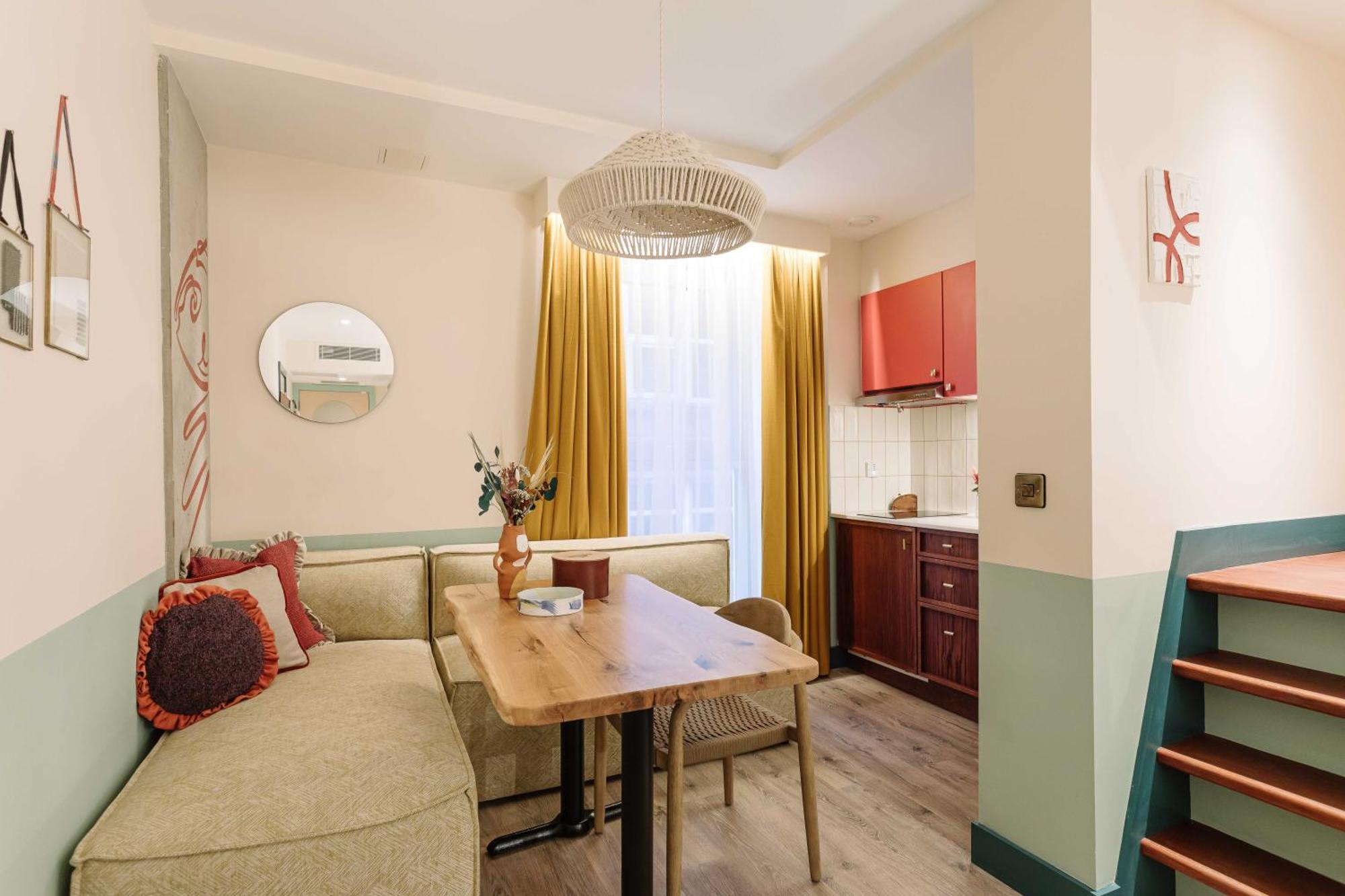 Room2 Hometel 4*